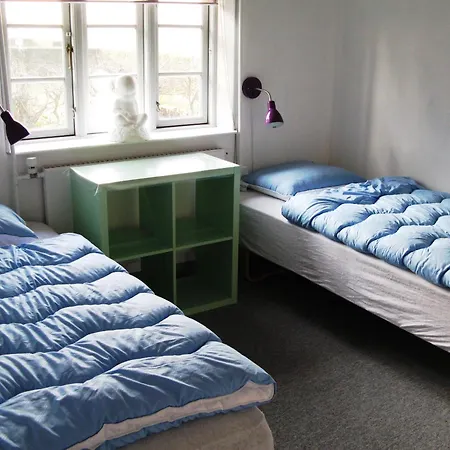 In With 3 Bedrooms And Wifi Holiday home