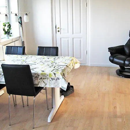 In With 3 Bedrooms And Wifi Holiday home